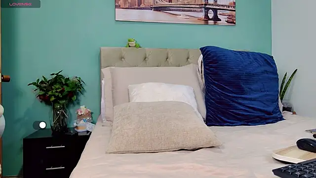 yanella fire online show from 10-24-25, 08:05