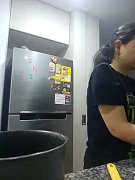 Snapshot of azumiichan chatting on 12-21-24, 04:19 azumiichan online show from 12-21-24, 04:19