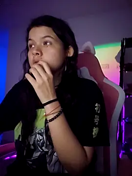 Snapshot of azumiichan chatting on 03-08-25, 04:23 azumiichan online show from 03-08-25, 04:23