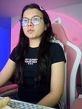 Snapshot of azumiichan chatting on 09-17-25, 11:06 azumiichan online show from 09-17-25, 11:06