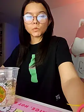 Snapshot of azumiichan chatting on 11-26-25, 12:11 azumiichan online show from 11-26-25, 12:11