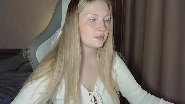 Snapshot of x_ivy_x chatting on 05-02-26, 04:12 x ivy x online show from 05-02-26, 04:12