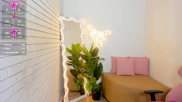 Chiara tay online show from 02-06-25, 01:27