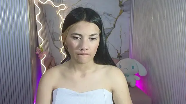 Snapshot of Chiara_tay chatting on 04-18-26, 07:07 Chiara tay online show from 04-18-26, 07:07