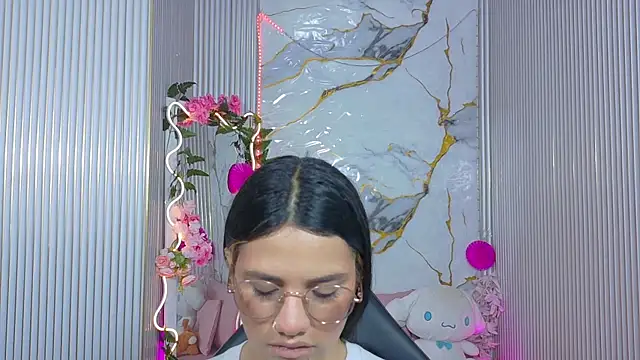 Snapshot of Chiara_tay chatting on 06-09-26, 07:25 Chiara tay online show from 06-09-26, 07:25