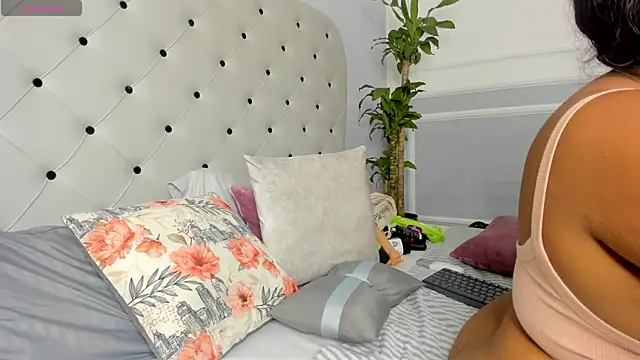 Yiseth 02 online show from 02-15-25, 03:42