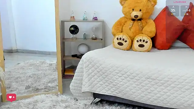 Snapshot of _AllisonSweet_ chatting on 07-04-26, 01:06 AllisonSweet online show from 07-04-26, 01:06