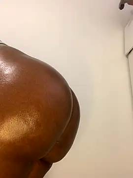 Snapshot of Africanbootie chatting on 11-16-25, 06:19 Africanbootie online show from 11-16-25, 06:19