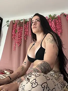 Snapshot of msschloee_ chatting on 11-21-25, 11:58 msschloee online show from 11-21-25, 11:58