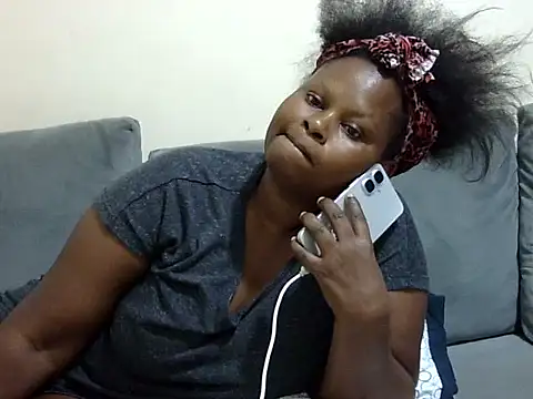 Snapshot of Pretty_lilly02 chatting on 05-17-26, 01:29 Pretty lilly02 online show from 05-17-26, 01:29