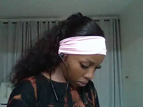Snapshot of Queen_loveer chatting on 05-26-26, 08:38 Queen loveer online show from 05-26-26, 08:38