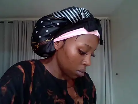 Snapshot of Queen_loveer chatting on 05-27-26, 10:23 Queen loveer online show from 05-27-26, 10:23