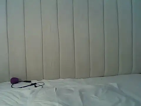 Snapshot of Queen_loveer chatting on 06-09-26, 08:20 Queen loveer online show from 06-09-26, 08:20