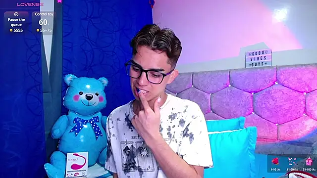 OwenBluee online show from 02-13-25, 08:17