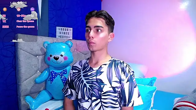 OwenBluee online show from 02-25-25, 04:03