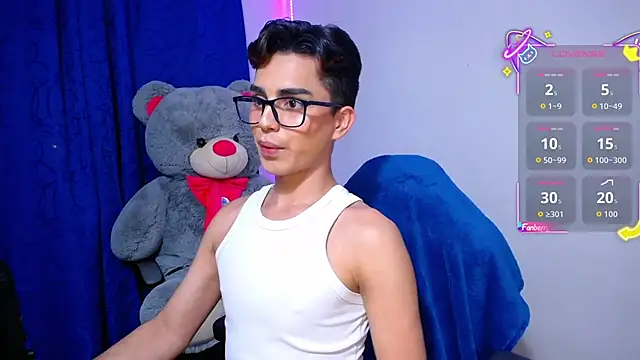 Snapshot of OwenBluee chatting on 04-25-26, 06:05 OwenBluee online show from 04-25-26, 06:05