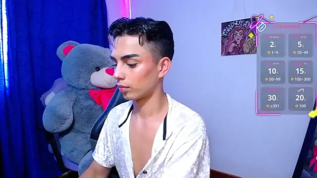 Snapshot of OwenBluee chatting on 05-26-26, 06:04 OwenBluee online show from 05-26-26, 06:04