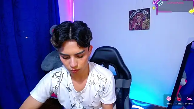 Snapshot of OwenBluee chatting on 06-09-26, 07:42 OwenBluee online show from 06-09-26, 07:42