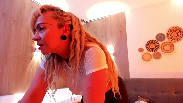 AnastasiaTaylor  online show from 11-06-25, 07:48