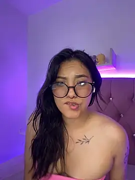 Snapshot of angellique_22 chatting on 01-04-25, 01:53 angellique 22 online show from 01-04-25, 01:53