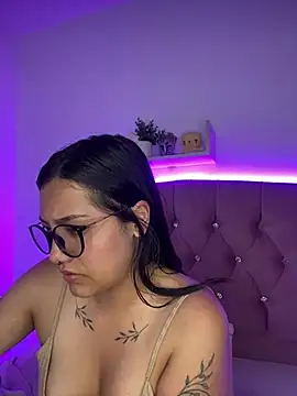Snapshot of angellique_22 chatting on 01-11-25, 12:29 angellique 22 online show from 01-11-25, 12:29