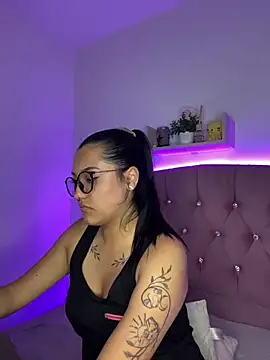 Snapshot of angellique_22 chatting on 01-17-25, 06:57 angellique 22 online show from 01-17-25, 06:57
