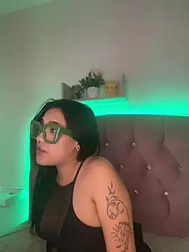 Snapshot of angellique_22 chatting on 03-20-25, 10:10 angellique 22 online show from 03-20-25, 10:10