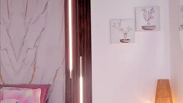 Snapshot of mia_six66 chatting on 06-21-26, 12:19 mia six66 online show from 06-21-26, 12:19