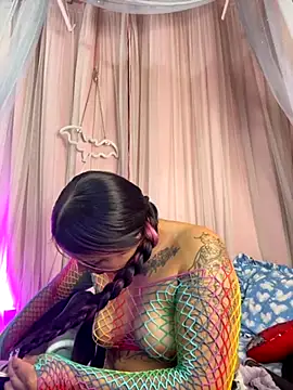 Snapshot of Ivann4 chatting on 10-15-25, 08:53 Ivann4 online show from 10-15-25, 08:53