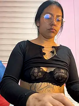 Snapshot of Ivann4 chatting on 12-02-25, 01:11 Ivann4 online show from 12-02-25, 01:11