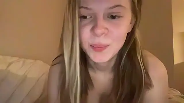 Snapshot of wrenlie chatting on 06-18-26, 12:00 wrenlie online show from 06-18-26, 12:00