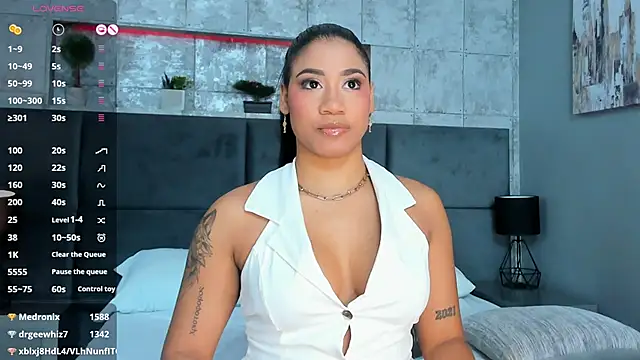 Salome Diaz  online show from 02-11-25, 11:01