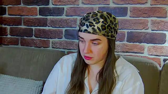 Sofia Hugs online show from 03-07-26, 07:11