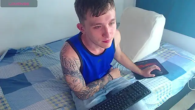 Snapshot of Dylanwhite23_ chatting on 01-19-25, 03:29 Dylanwhite23 online show from 01-19-25, 03:29