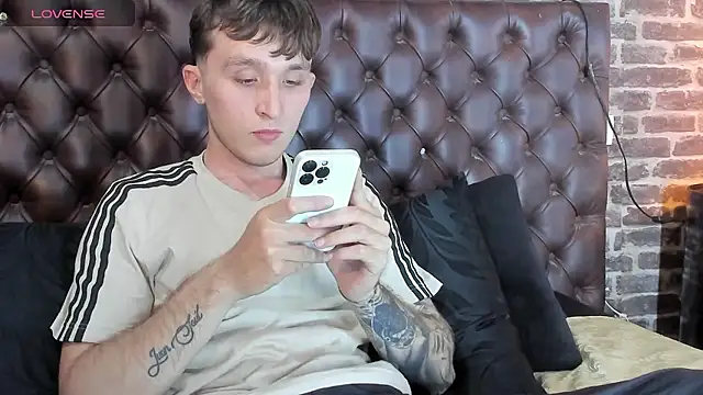 Snapshot of Dylanwhite23_ chatting on 01-17-26, 03:44 Dylanwhite23 online show from 01-17-26, 03:44