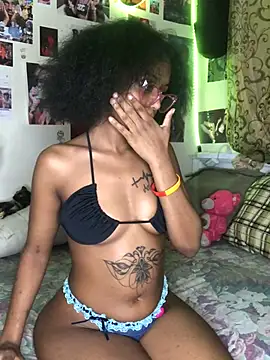 Snapshot of naughtybitches5 chatting on 03-14-25, 06:50 naughtybitches5 online show from 03-14-25, 06:50