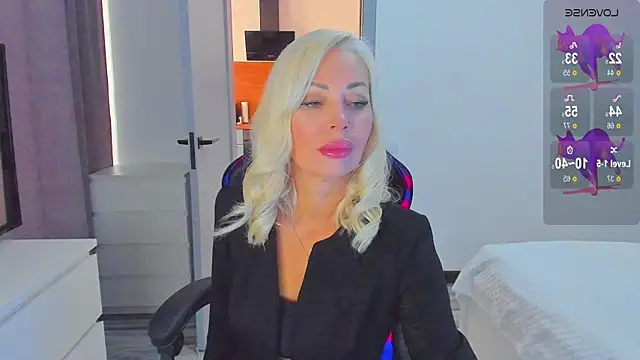 Snapshot of Miya_Kisss chatting on 10-25-25, 09:06 Miya Kisss online show from 10-25-25, 09:06