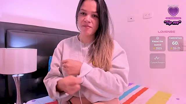 Snapshot of daniela_beauty chatting on 10-11-25, 12:04 daniela beauty online show from 10-11-25, 12:04