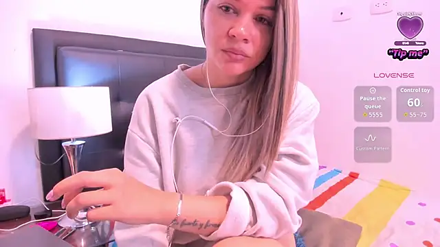 Snapshot of daniela_beauty chatting on 11-25-25, 12:05 daniela beauty online show from 11-25-25, 12:05