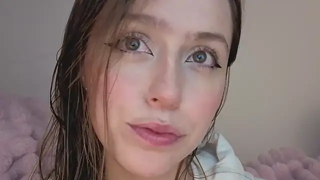 Snapshot of SofiaGc chatting on 10-22-25, 03:51 SofiaGc online show from 10-22-25, 03:51