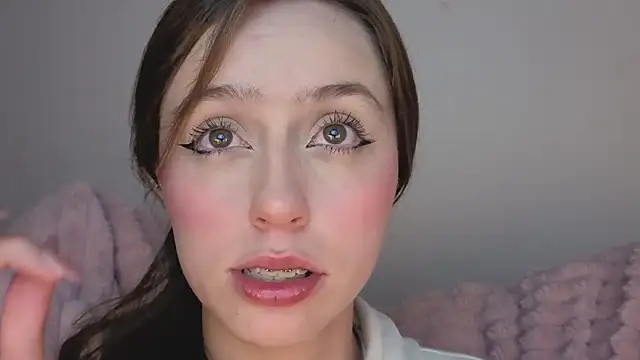 Snapshot of SofiaGc chatting on 11-12-25, 04:02 SofiaGc online show from 11-12-25, 04:02