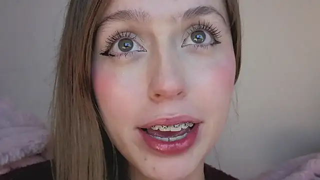 Snapshot of SofiaGc chatting on 11-23-25, 03:50 SofiaGc online show from 11-23-25, 03:50