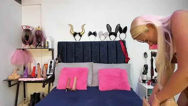 emmily giraldo online show from 03-09-26, 12:42