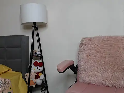 Snapshot of sneha294 chatting on 09-28-25, 12:05 sneha294 online show from 09-28-25, 12:05