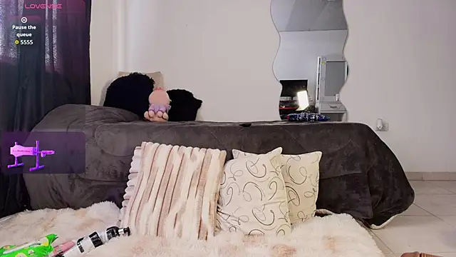 Madeline Dreams online show from 10-18-25, 01:12