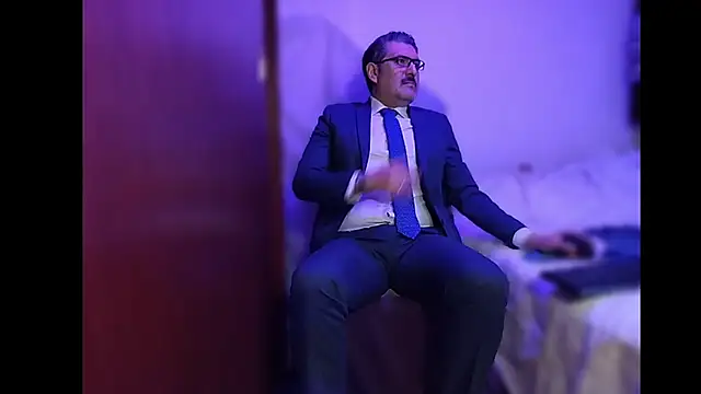 BushBator online show from 12-16-25, 07:13