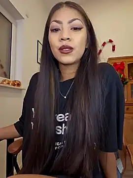 Snapshot of xKimRose chatting on 01-05-25, 08:00 xKimRose online show from 01-05-25, 08:00