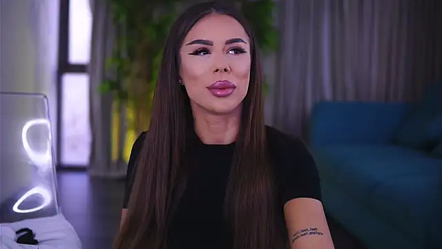 Snapshot of MissKiarra chatting on 03-19-25, 04:36 MissKiarra online show from 03-19-25, 04:36