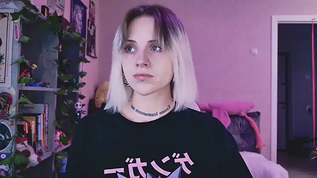 Snapshot of NaniMoore chatting on 05-16-26, 07:34 NaniMoore online show from 05-16-26, 07:34