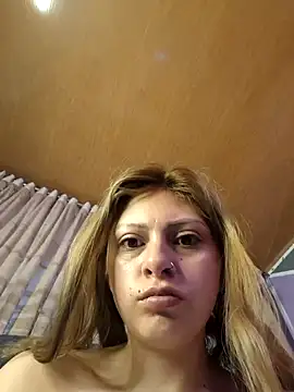 Snapshot of Emmily_Walker chatting on 12-18-25, 01:06 Emmily Walker online show from 12-18-25, 01:06